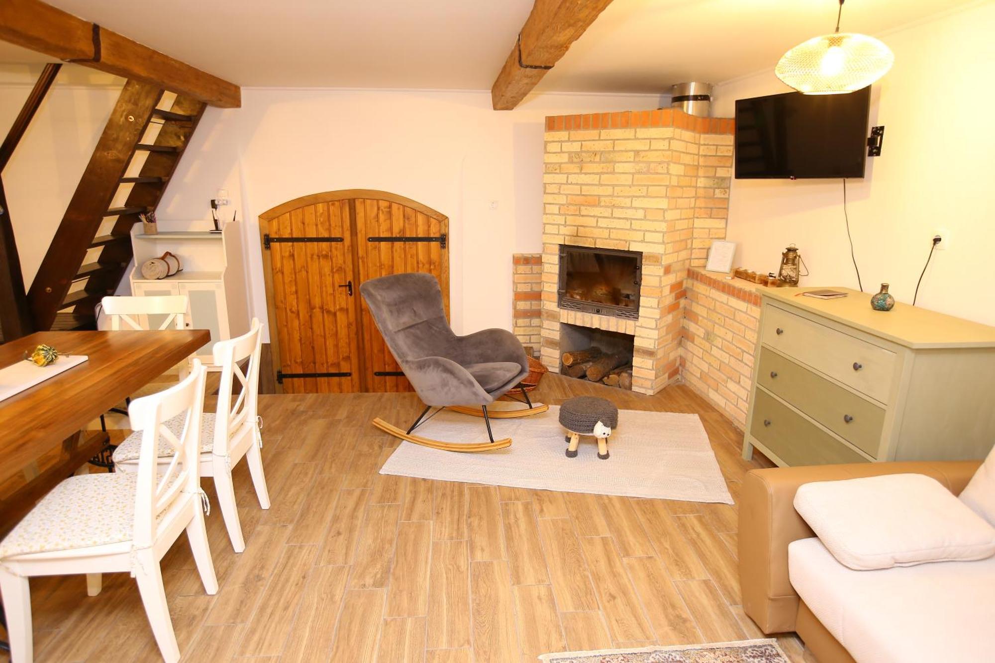Apartmán Goher Pince Es Vendeghaz Csaszartoltes Exteriér fotografie